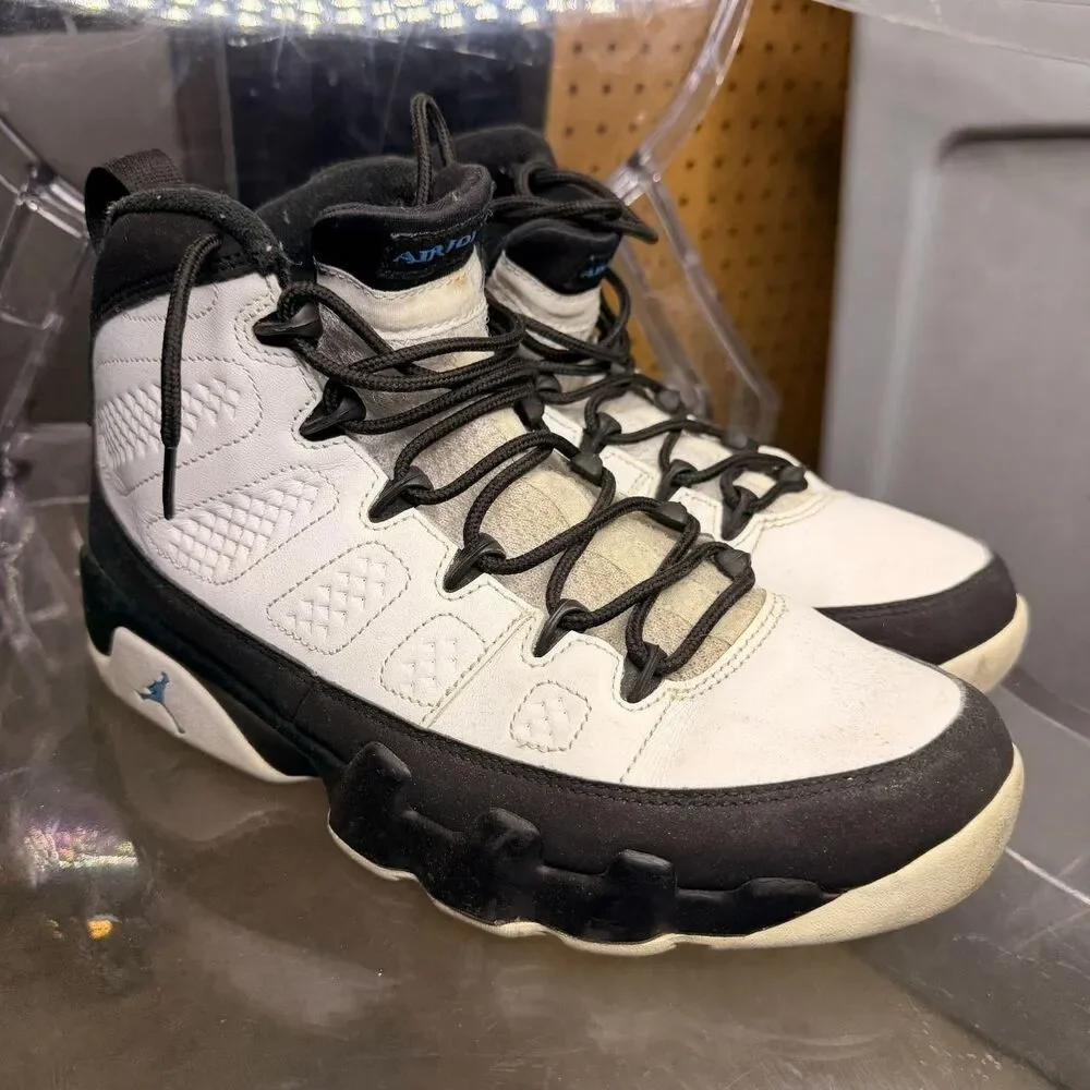 Jordan Men's White and Blue Trainers